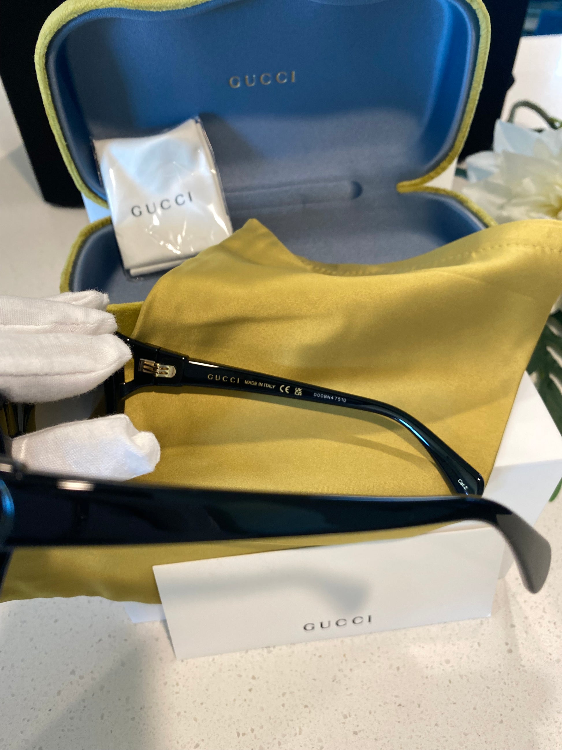 GUCCI SUNGLASSES