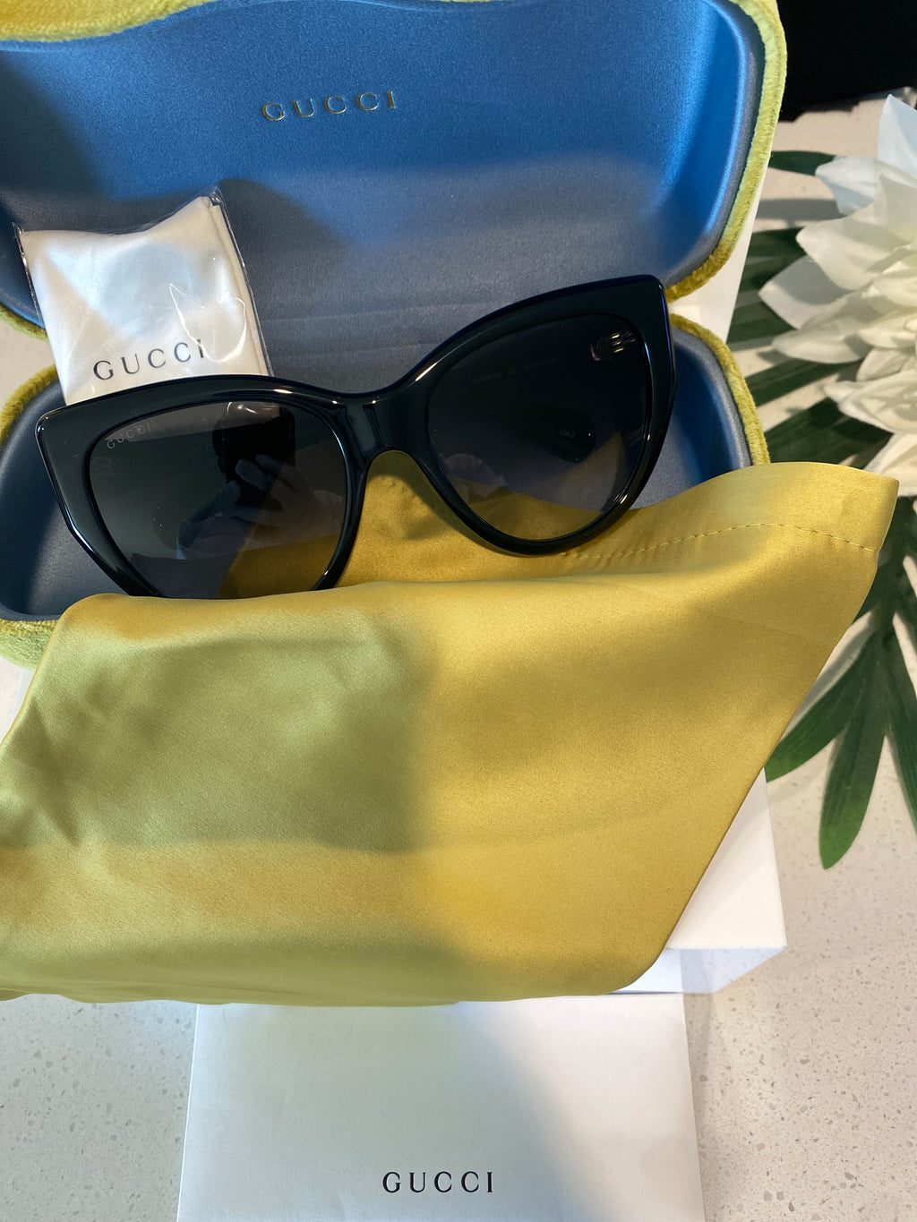 GUCCI SUNGLASSES